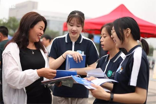 中職招生咨詢會現(xiàn)場火爆 升學(xué)就業(yè)雙軌并行，職業(yè)教育前景廣闊